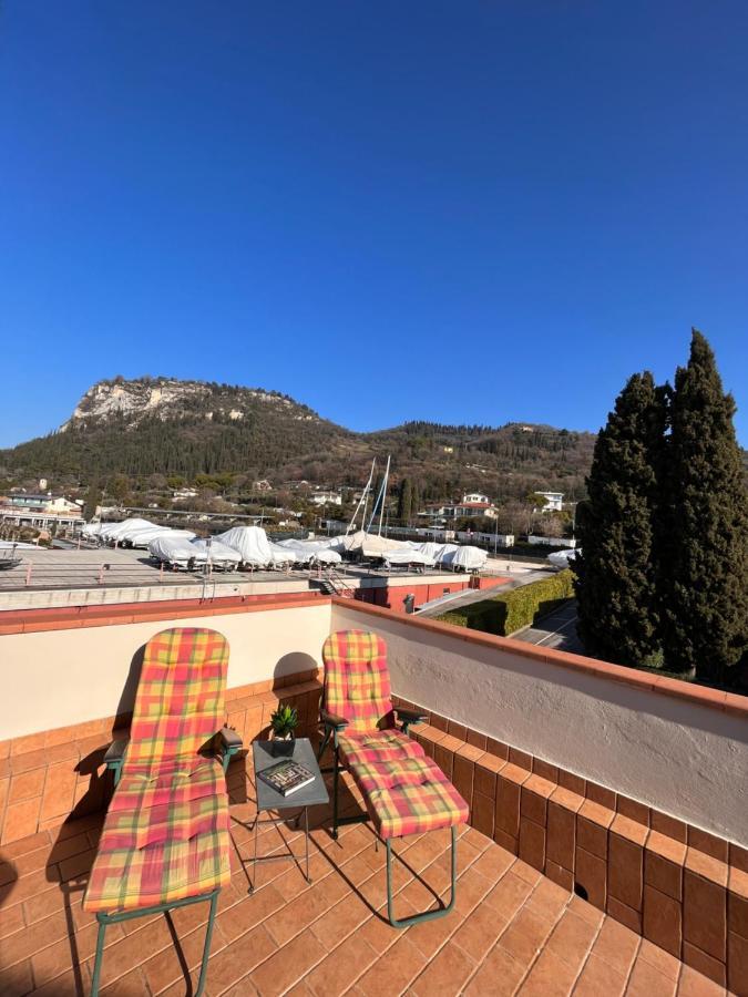 Апартаменты Favola Bella The Panoramic Penthouse Бардолино Экстерьер фото